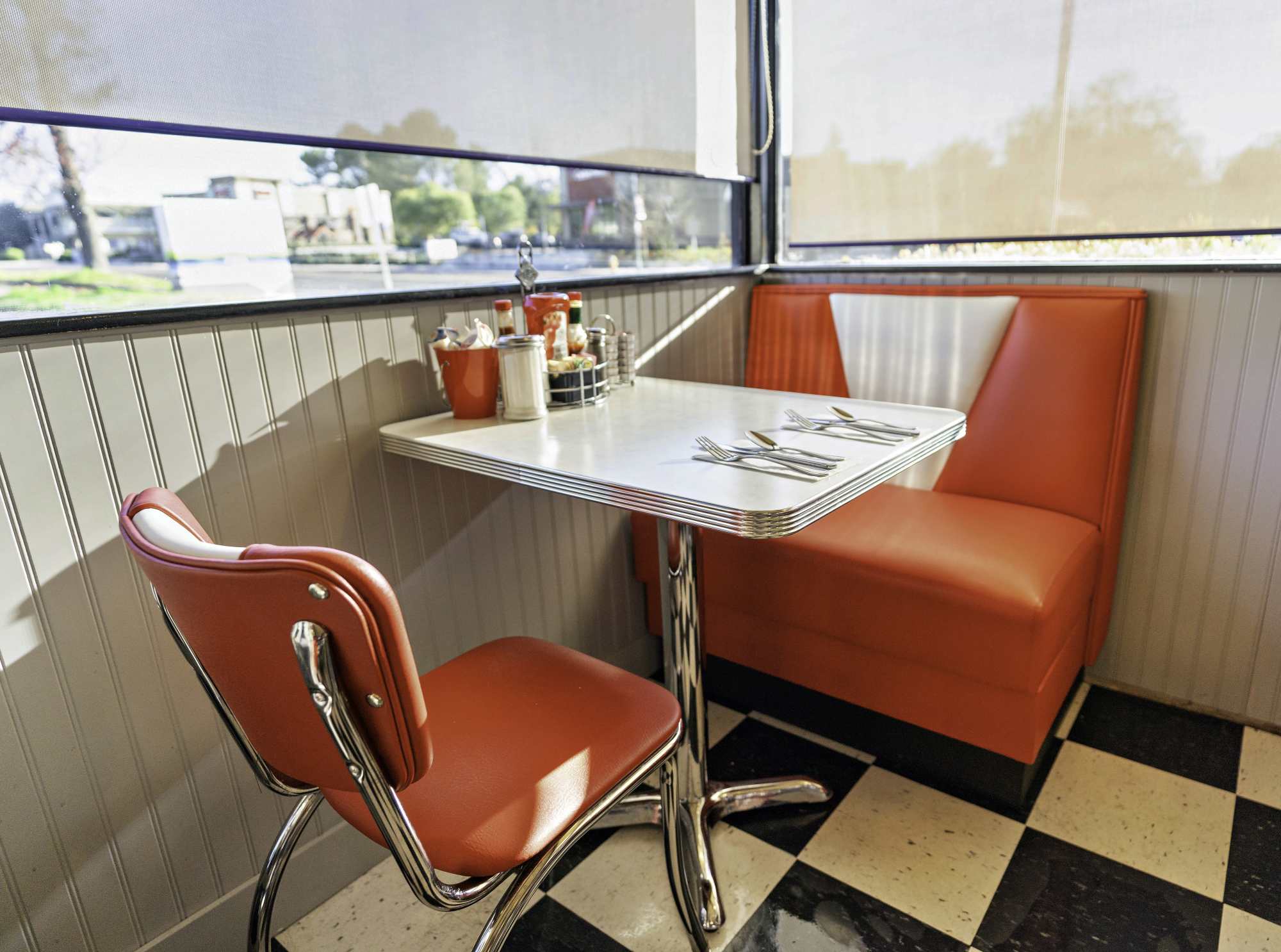 V Shape Back Restaurant Diner Booth with Padded Base