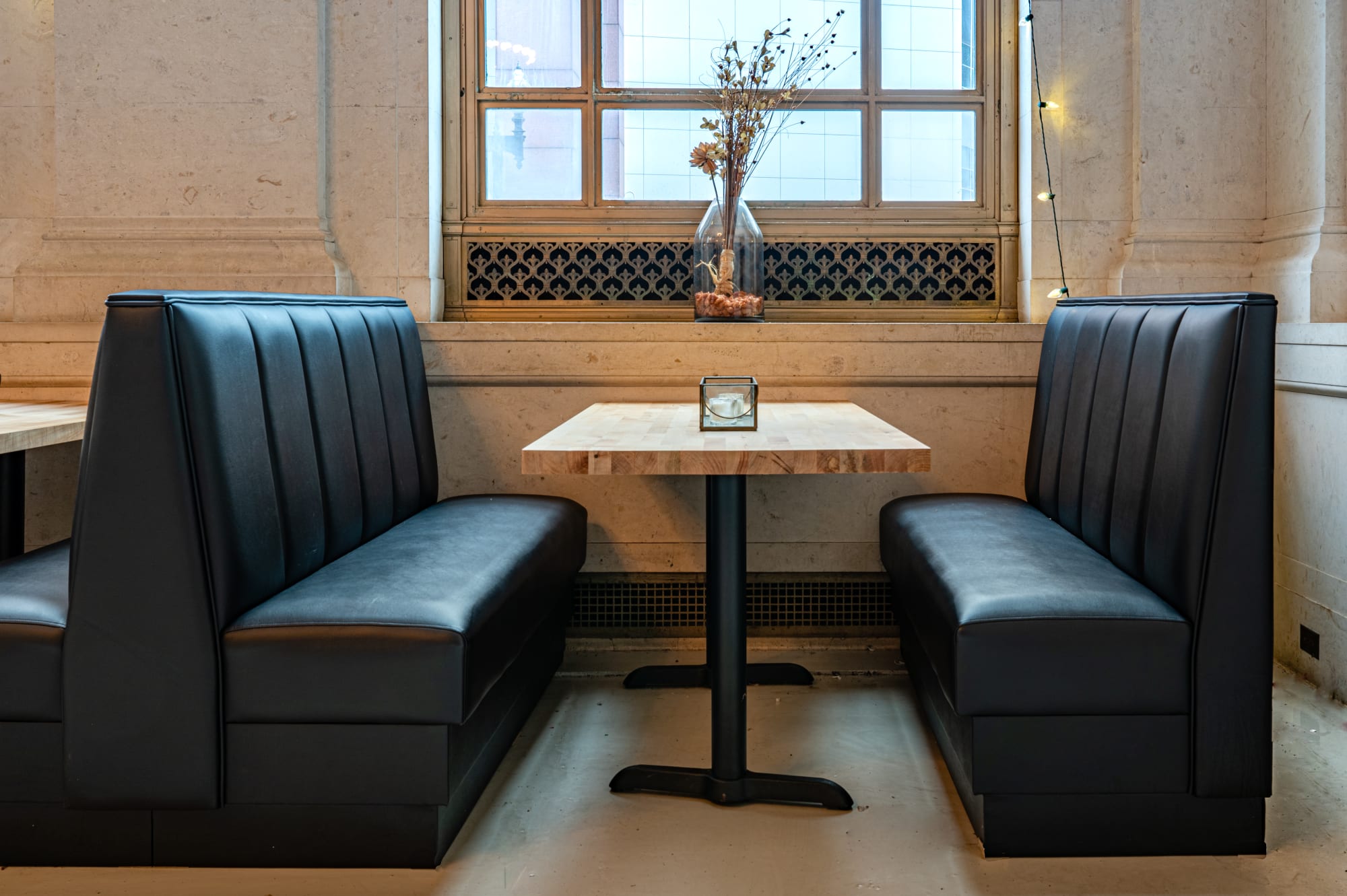 How to Pair Booths and Tables in Your Restaurant - East Coast Chair and  Barstool