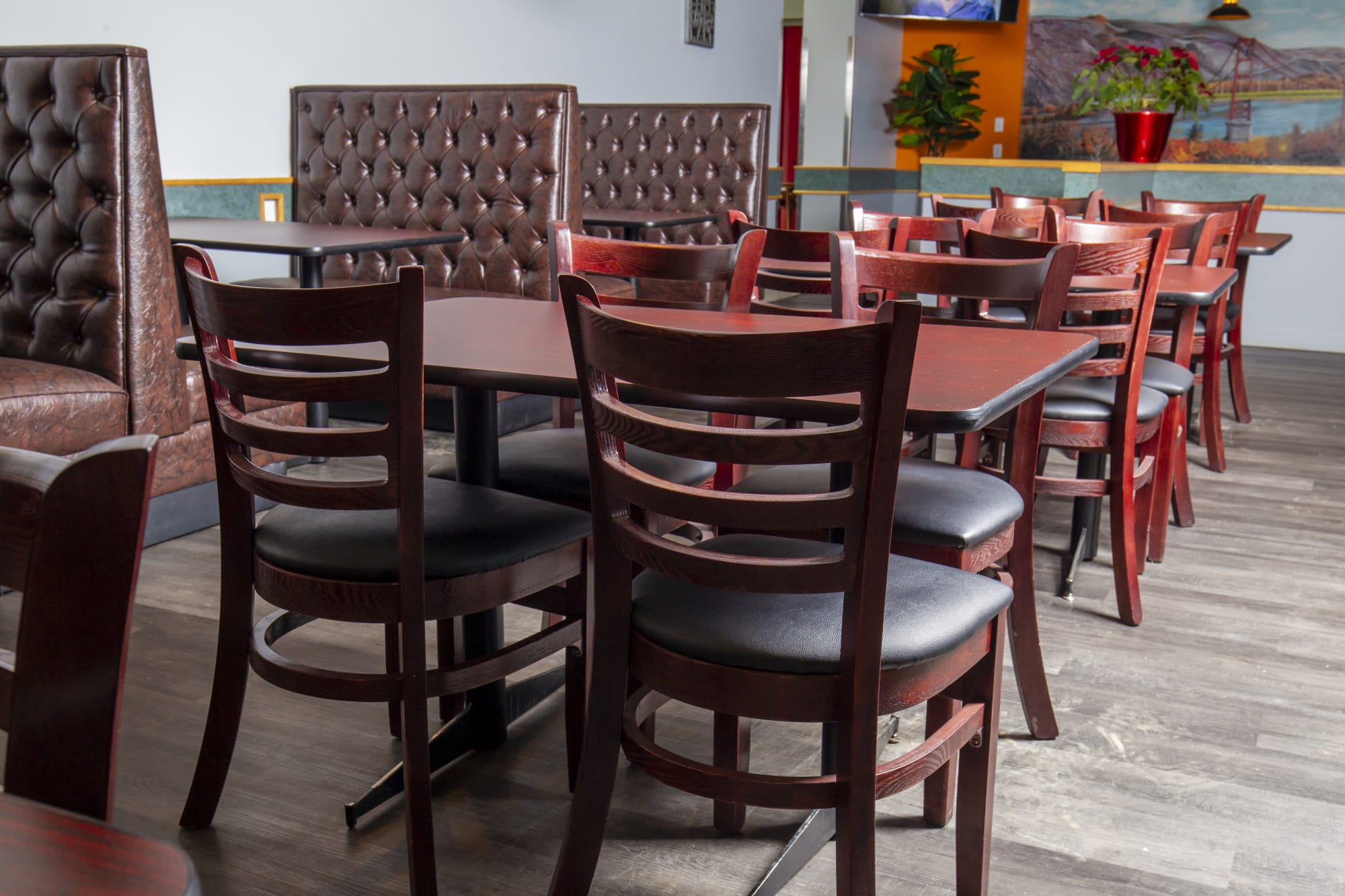 Button Tufted Back Restaurant Booth with Wood Legs